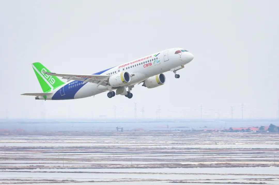 國(guó)產(chǎn)商用飛機(jī)完成首次加注可持續(xù)航空燃料(SAF)演示飛行(圖2) 國(guó)產(chǎn)商用飛機(jī)完成首次加注可持續(xù)航空燃料(SAF)演示飛行(圖2)